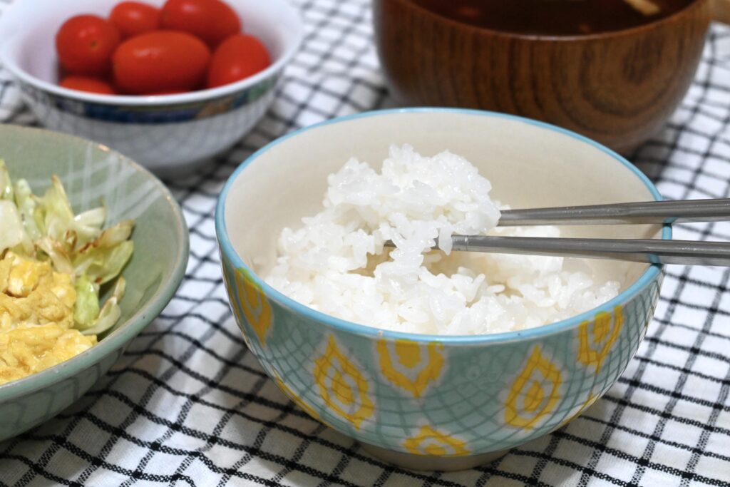 ごはんだけでもおいしい!と感じるお米でした=7月7日(NNA撮影)