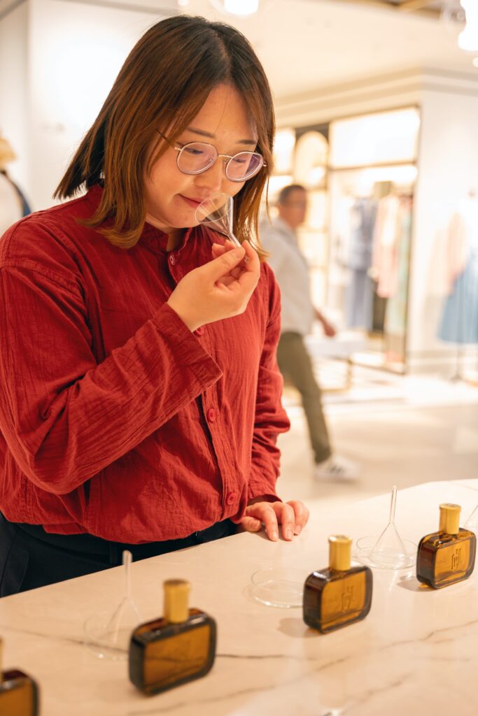 ユニセックスな10種のフレグランスがそろう「Eau de Parfum」(15,400円)