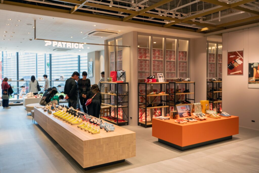 シンプルなデザインのビジネススタイルのシューズも展開しています