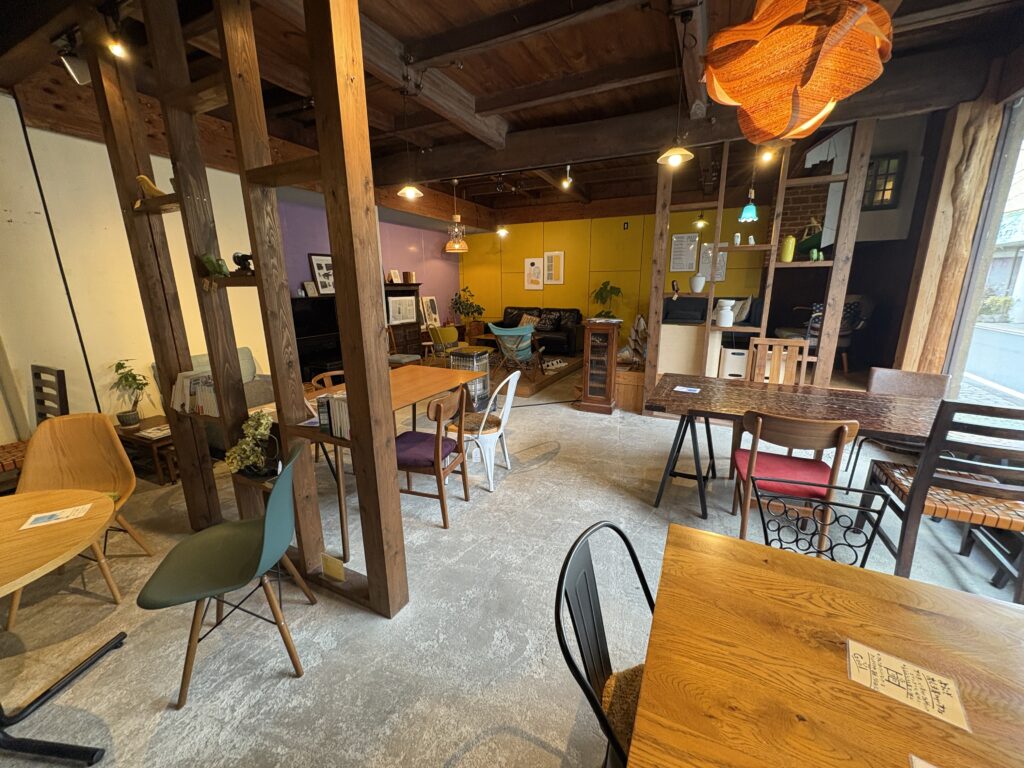 おしま屋KAGUカフェの店内