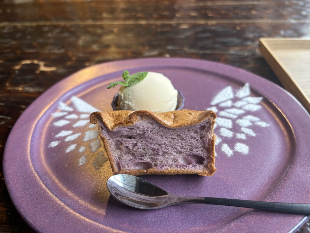 おしま屋KAGUカフェの
ドリンクセットの愛スとパン