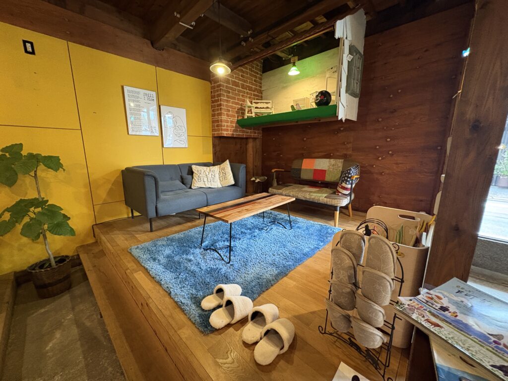おしま屋KAGUカフェの店内