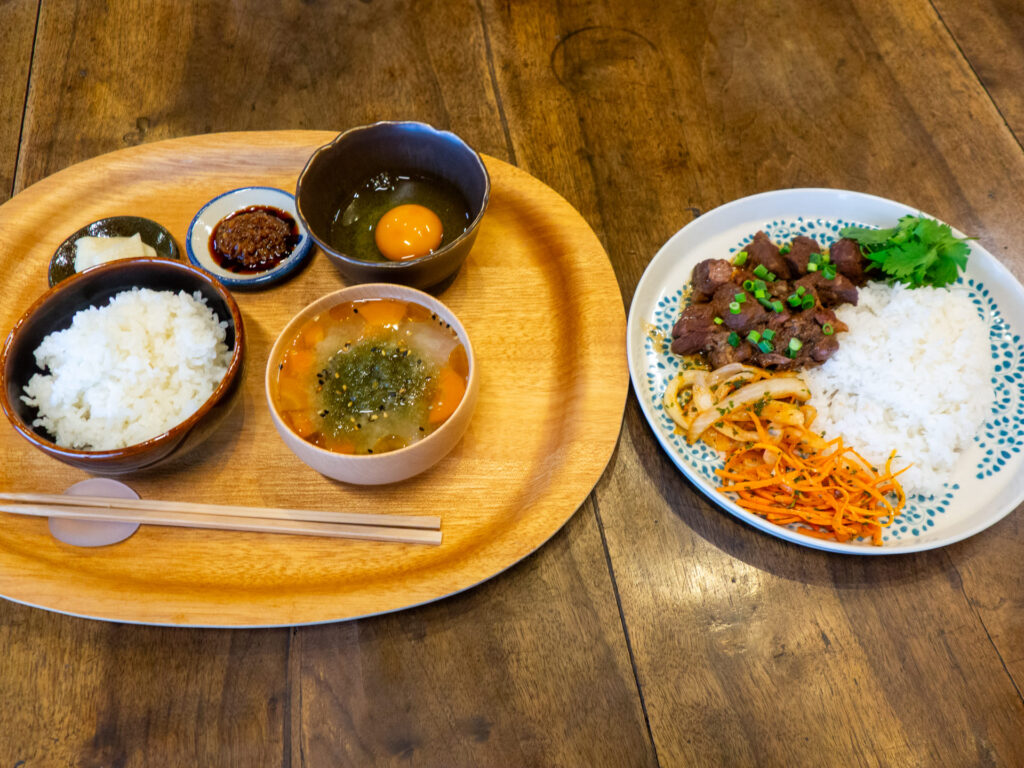 卵かけご飯セットと台湾魯肉飯