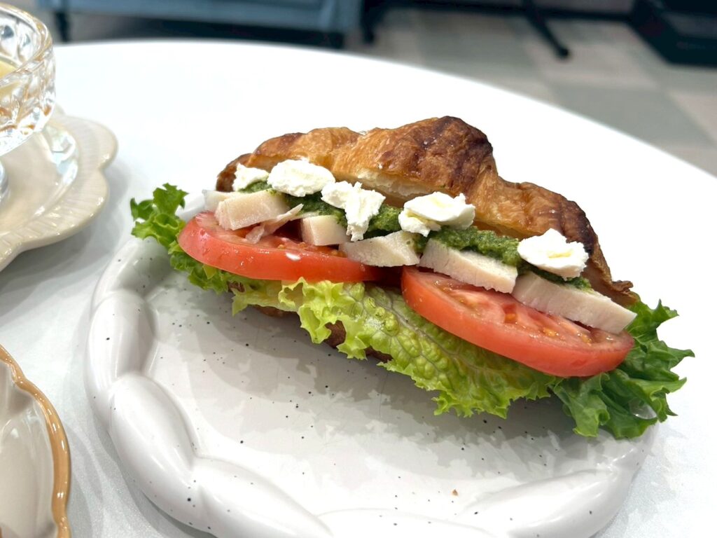 29.5lunaのバジルチキンサンド