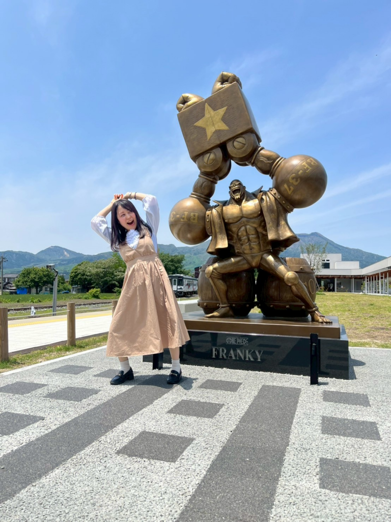 「高森町」ワンピース・フランキー像と筆者