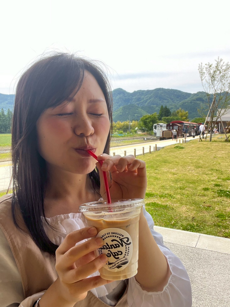 「南鉄カフェ」カフェラテと筆者