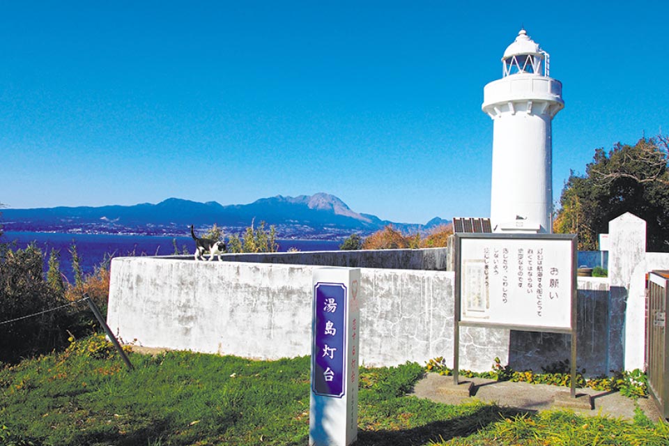 島の西端にある大正時代に建てられた「湯島灯台」