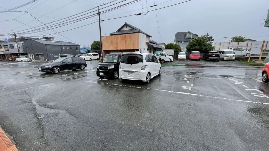 お母さんが考えたかれーやさんSGの駐車場