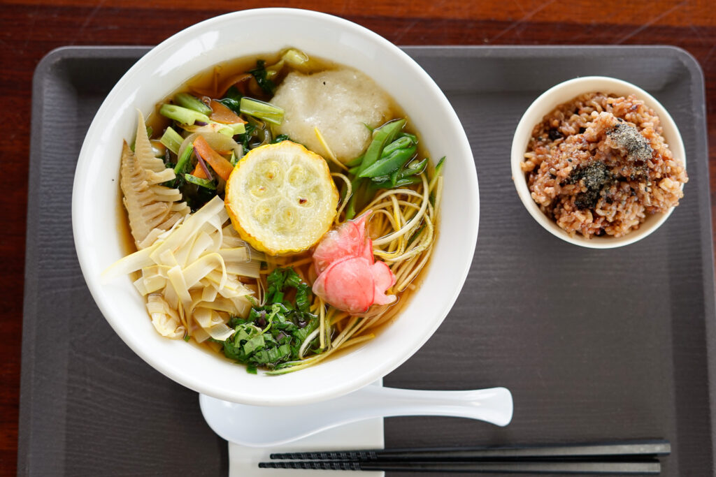 「頂氣麺専門店 稲作」のごま醤油スープ1