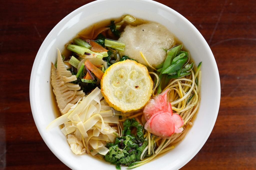 「頂氣麺専門店 稲作」のごま醤油スープ2