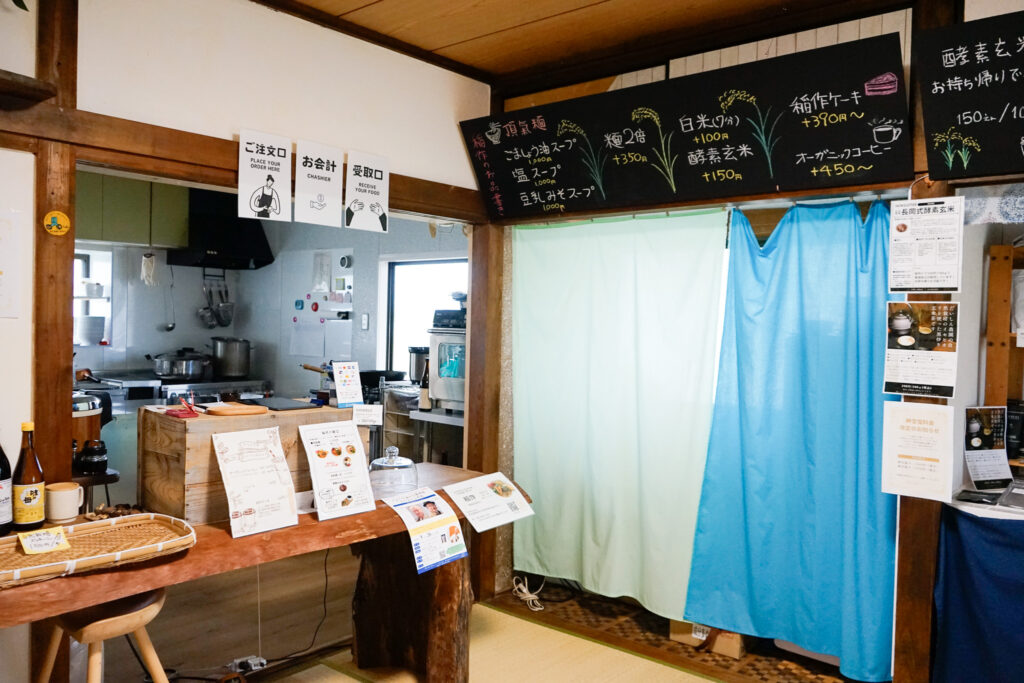 「頂氣麺専門店 稲作」の店内1
