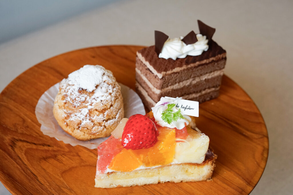 ツノダ菓子店のケーキ。フルーツタルト・シュークリーム・ショコラ