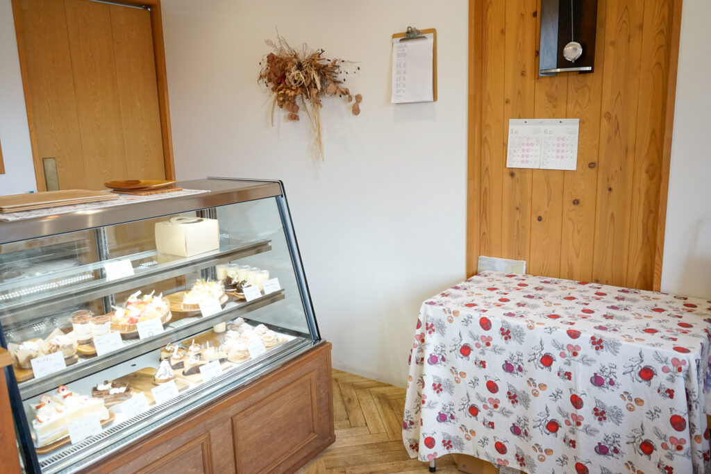ツノダ菓子店の店内