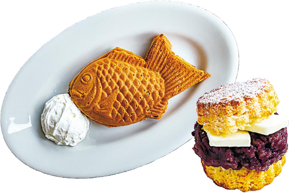 左/「秋山製菓舗のたい焼き」300円(テイクアウトは200円)
右/「あんバタースコーン」400円