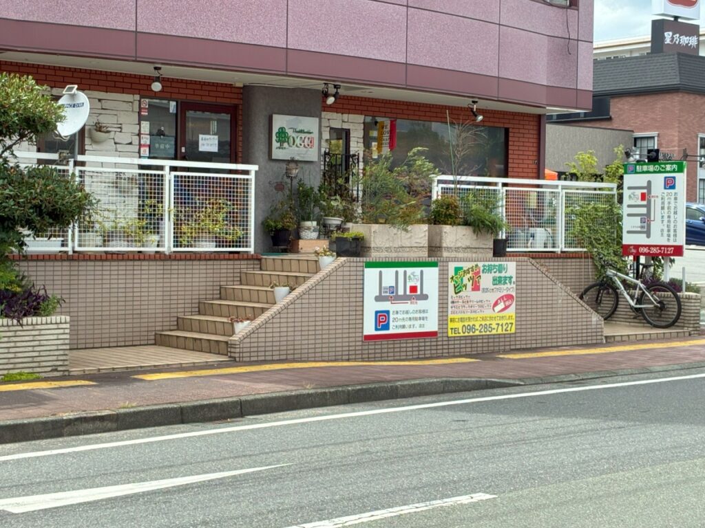 trattoria OGGIの外観