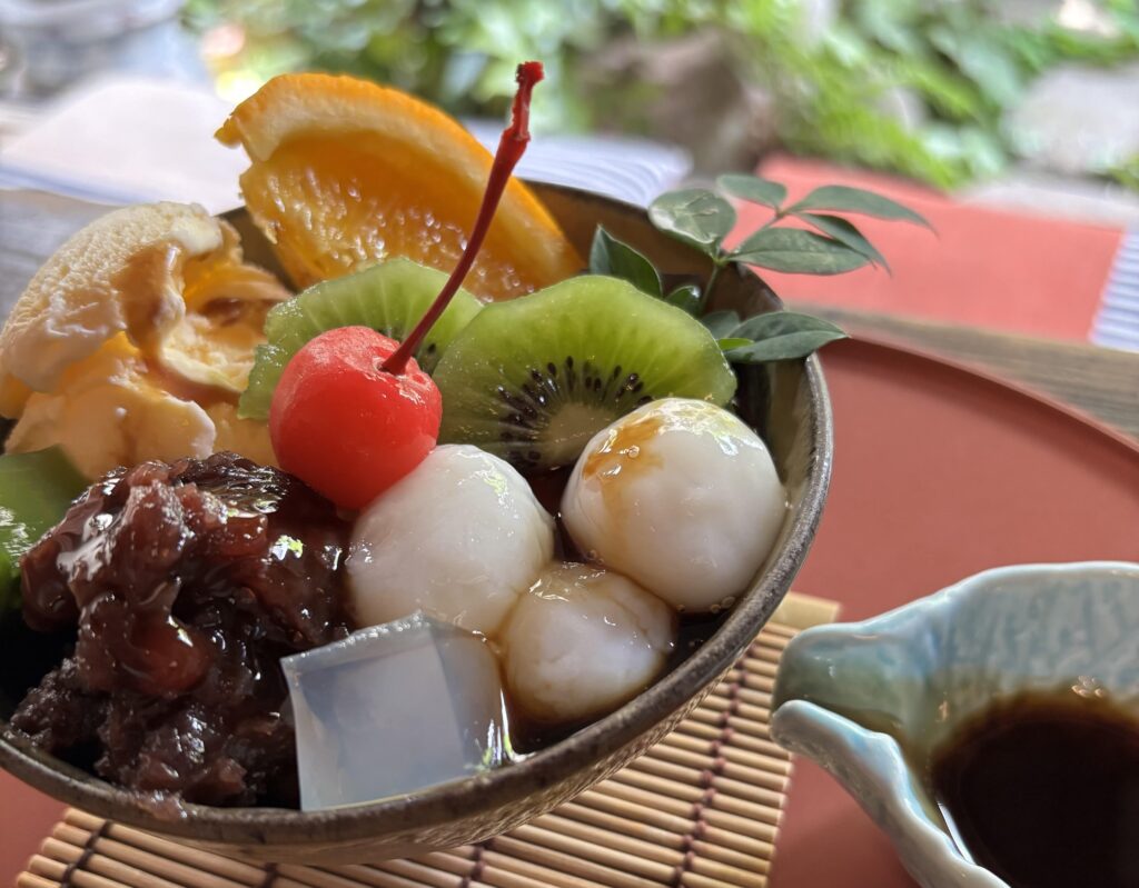 くさは餅本舗「クリームあんみつ」（950円）