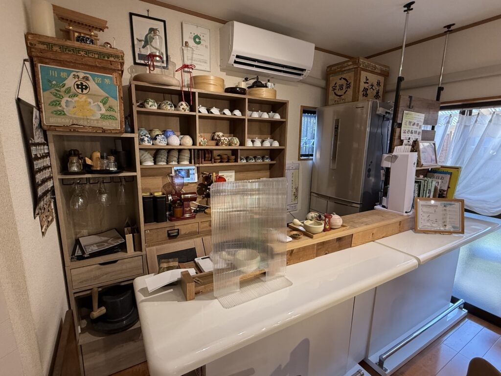 『ギャラリー至福のひととき＋甘味処』の内観