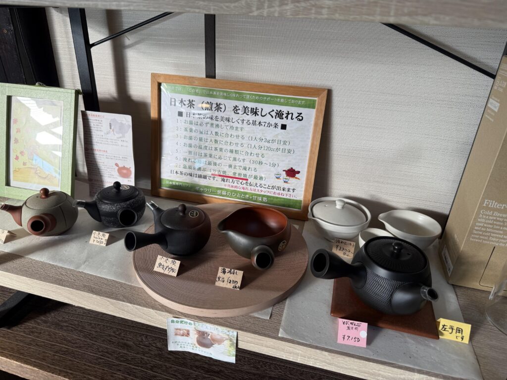 『ギャラリー至福のひととき＋甘味処』の急須