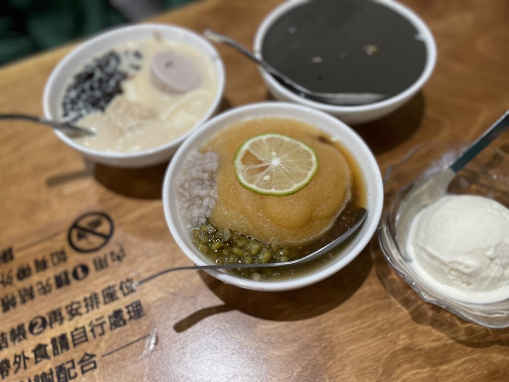 かき氷を入れた豆花