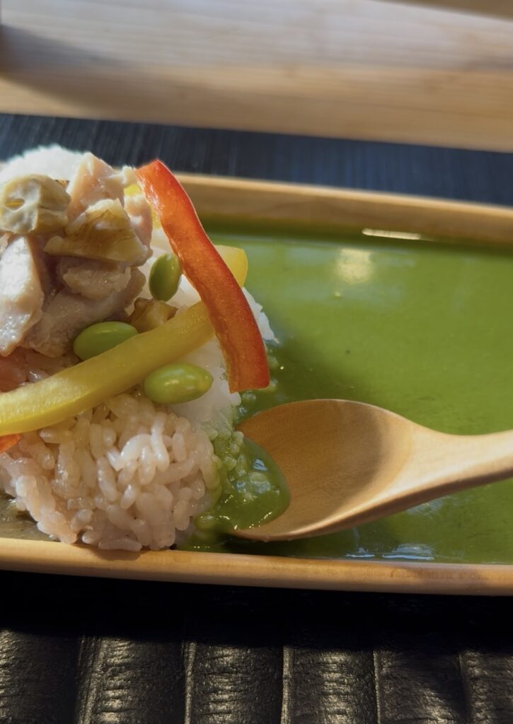 『ギャラリー至福のひととき＋甘味処』の抹茶カレー