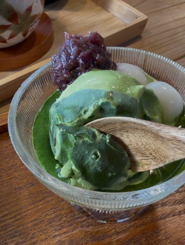 『ギャラリー至福のひととき＋甘味処』の濃い抹茶アイス