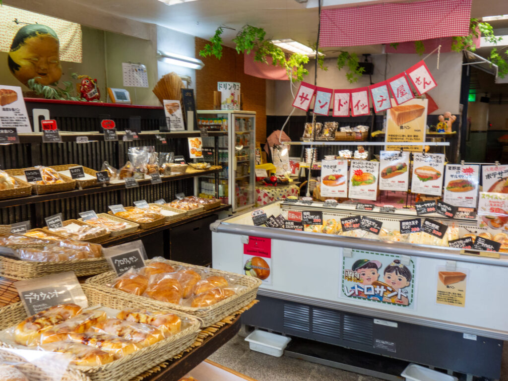 松石パンの店内