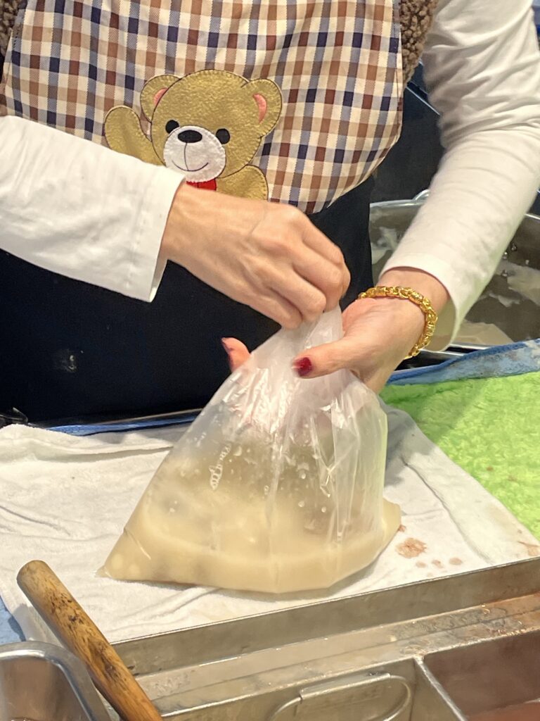 豆花を作っている様子