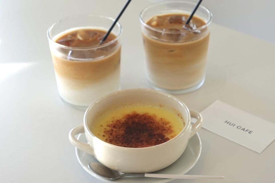 「スイーツセット」(1200円) ※写真はラテとクリームブリュレ
