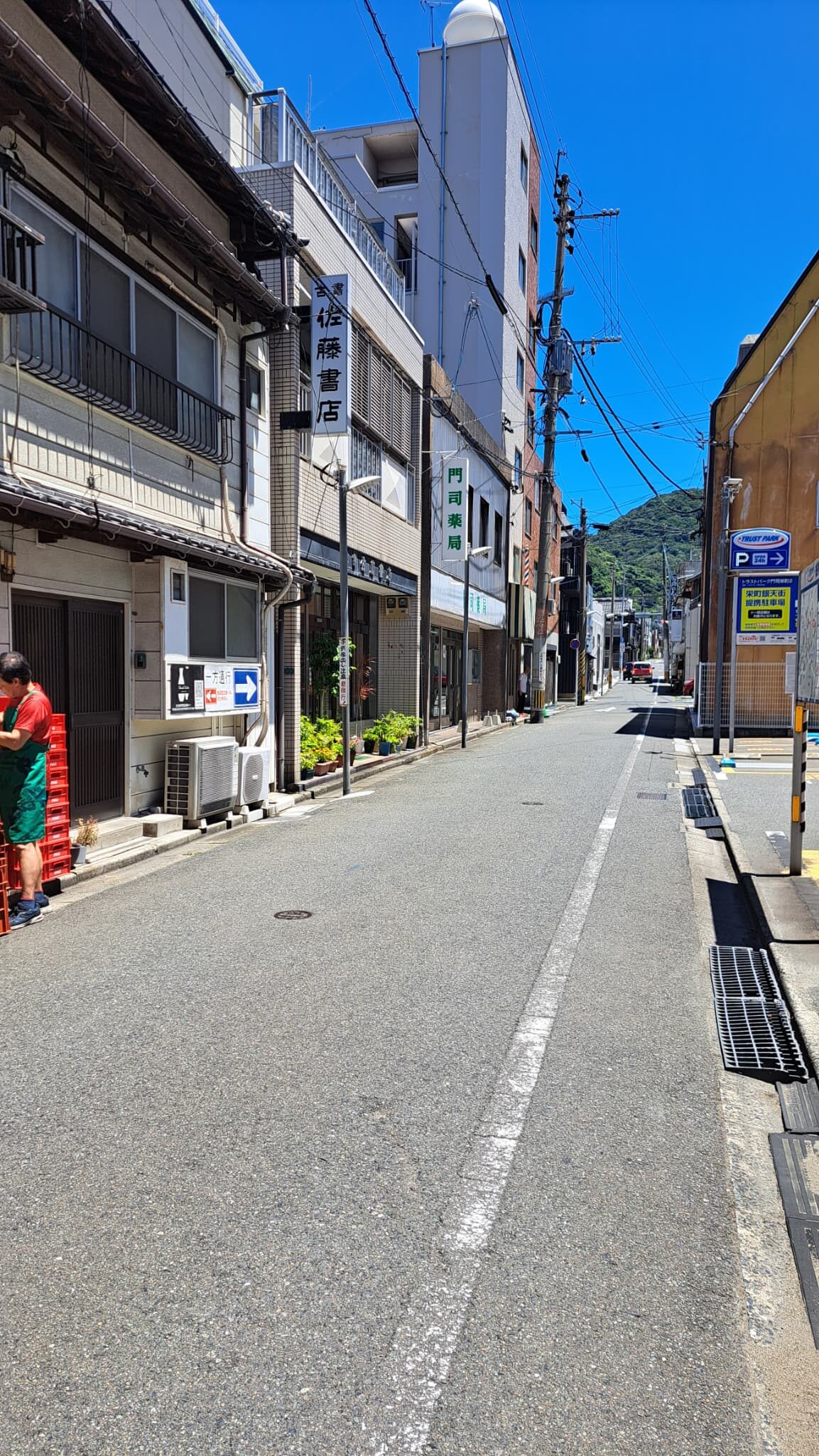 門司港近くの商店街