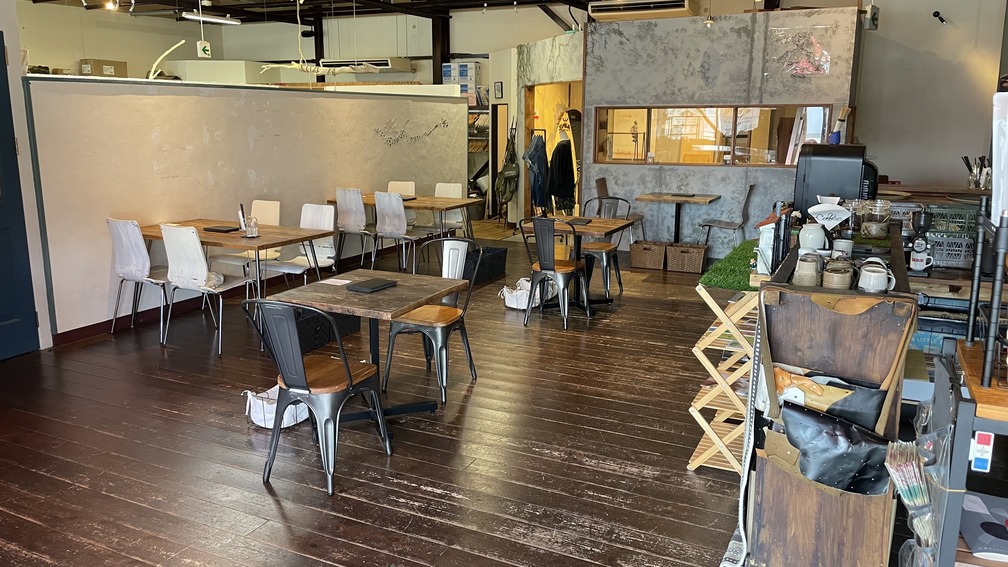 COFFEE&BAR AAの店内