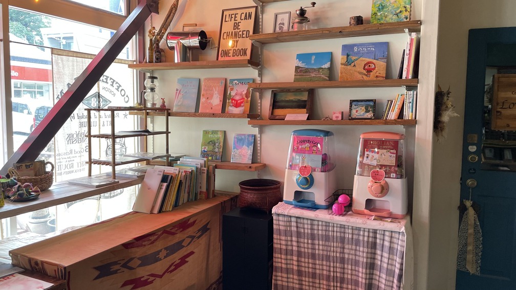 COFFEE&BAR AAの店内