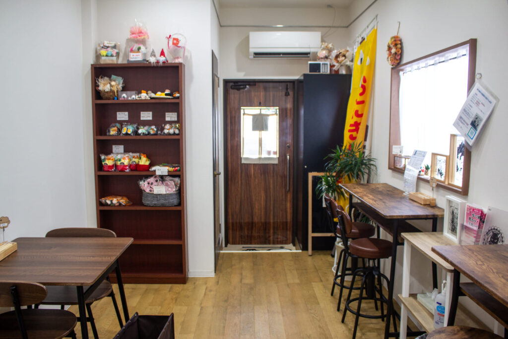 おむすびの店内