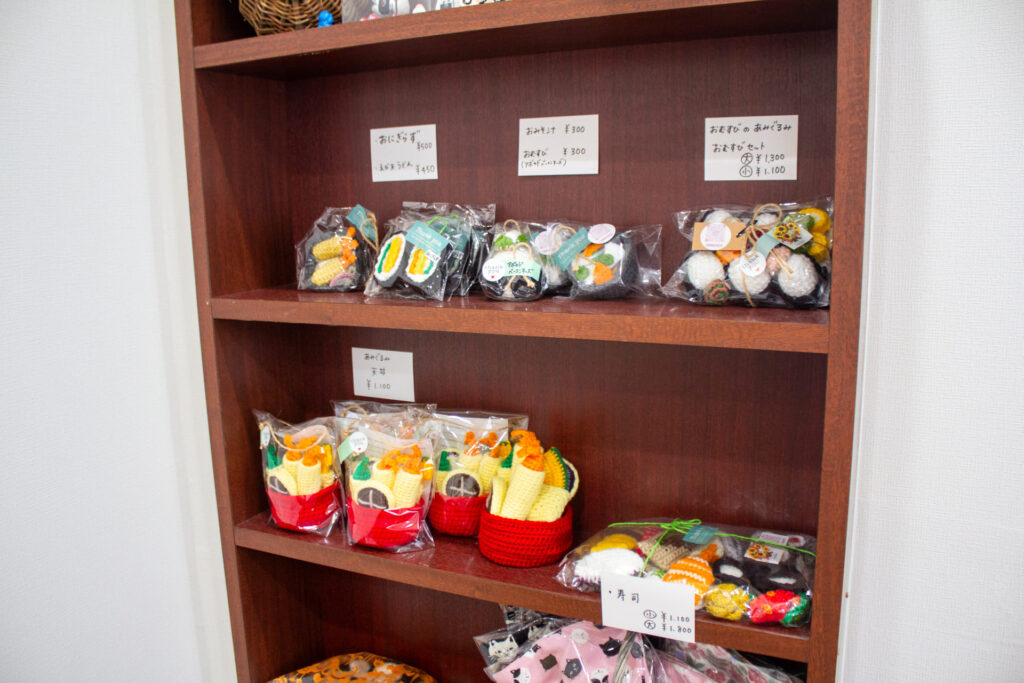 おむすびの店内