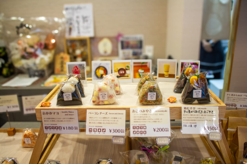 おむすび茶房 勅の店内
