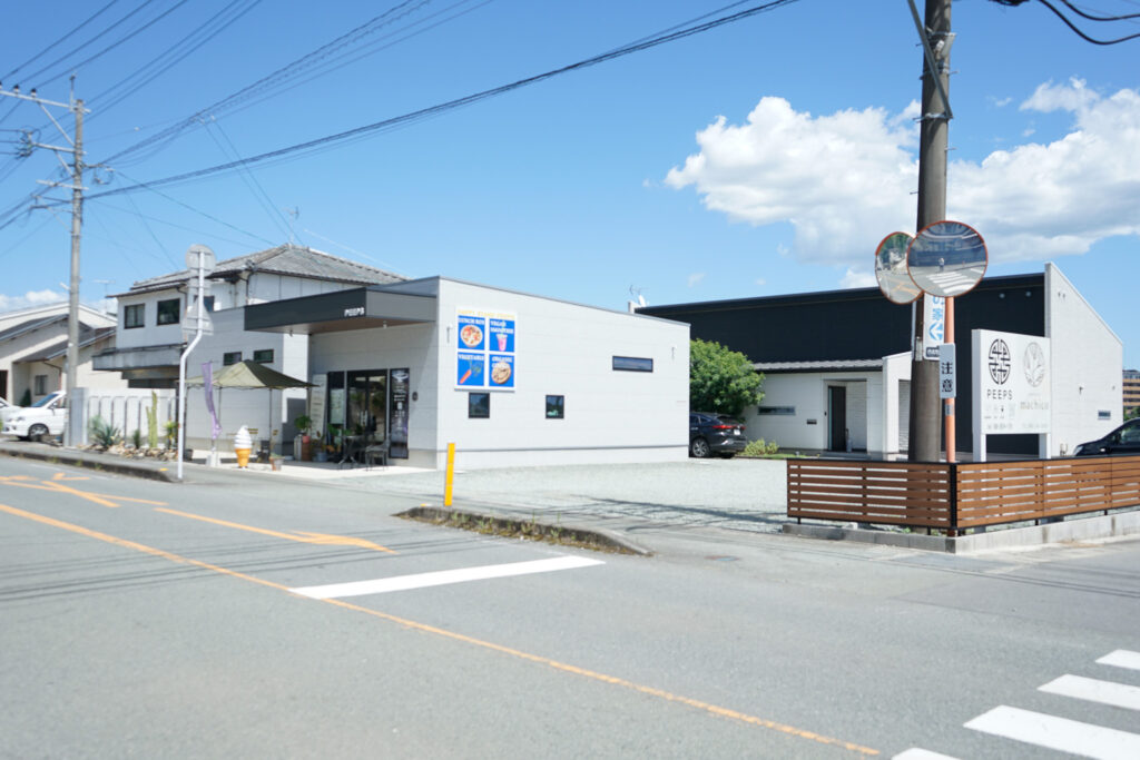 「PEEPS」の外観