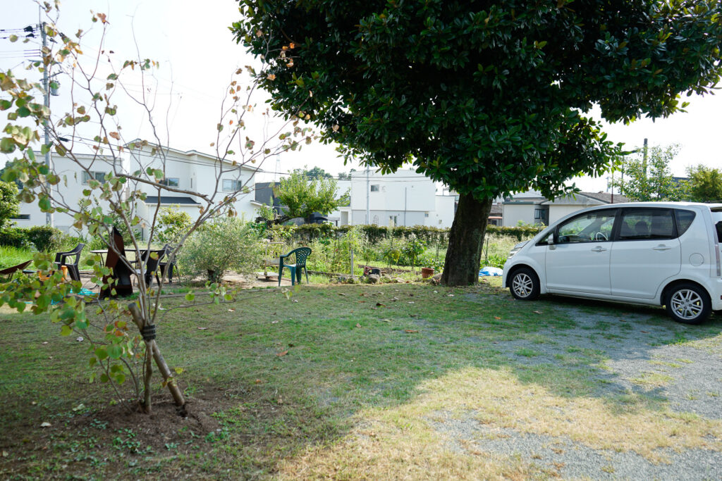ありときりぎりすの駐車場