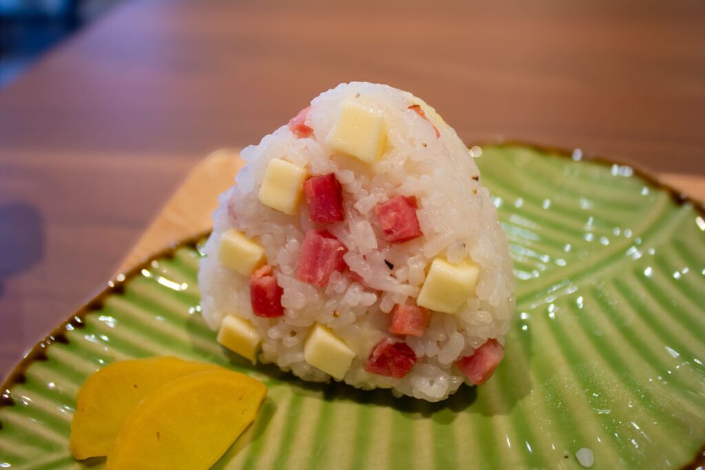 おむすびとお味噌汁セット