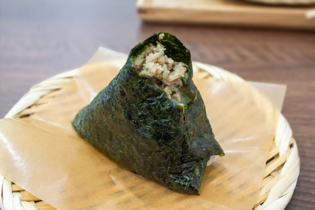 肉みそ大葉おにぎり