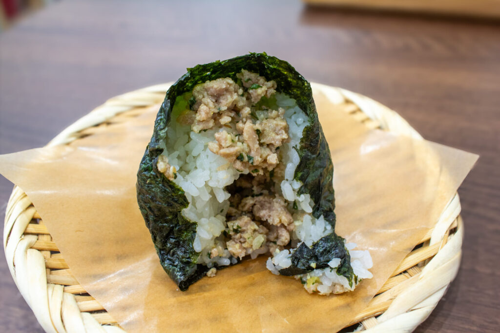 肉みそ大葉おにぎり