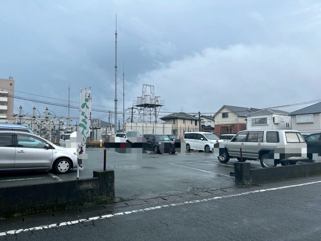 MINA COCOの駐車場