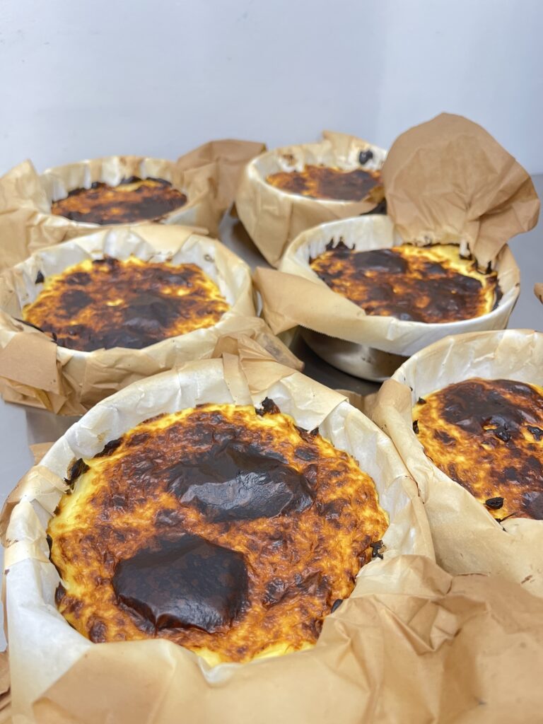 餃子の駅　バスクチーズケーキ
