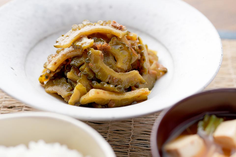 短時間で蒸し煮し、栄養逃さずおつまみにも、ご飯にも合う
ゴーヤの梅干し入り佃（つくだ）煮
