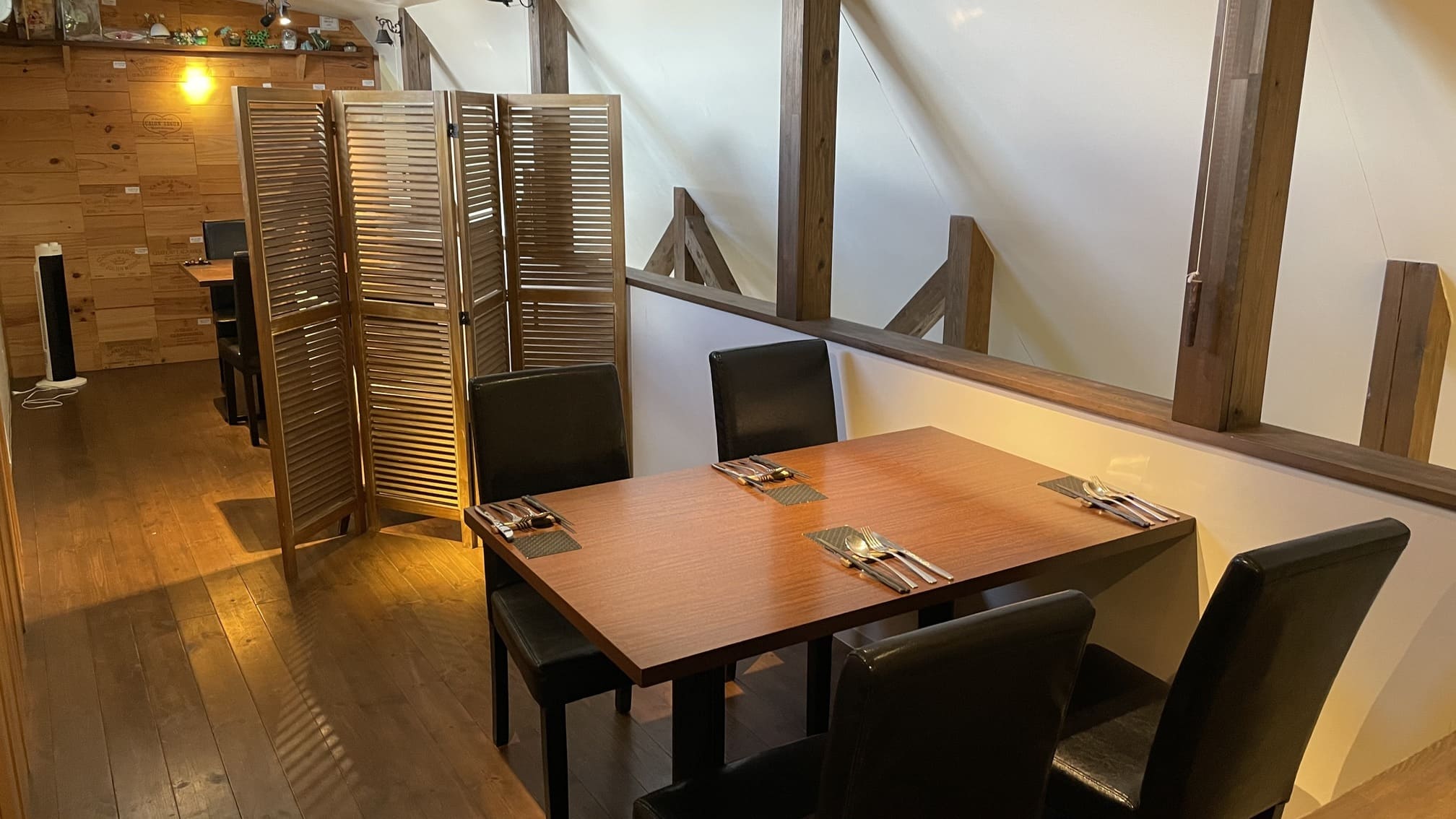 たのうえの洋食の店内