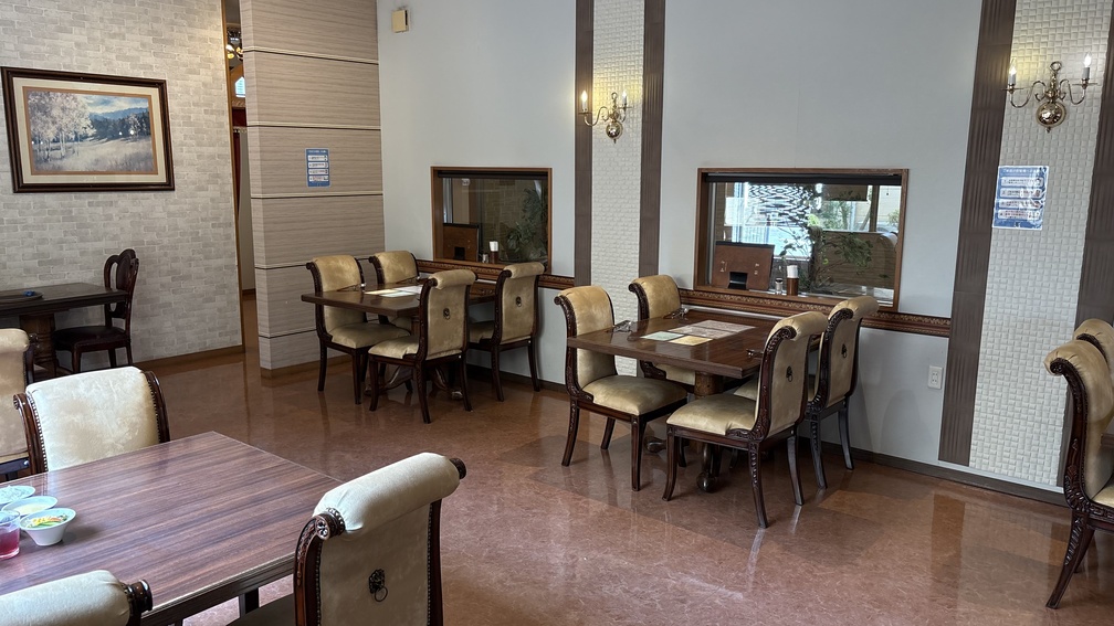 秀峰の店内