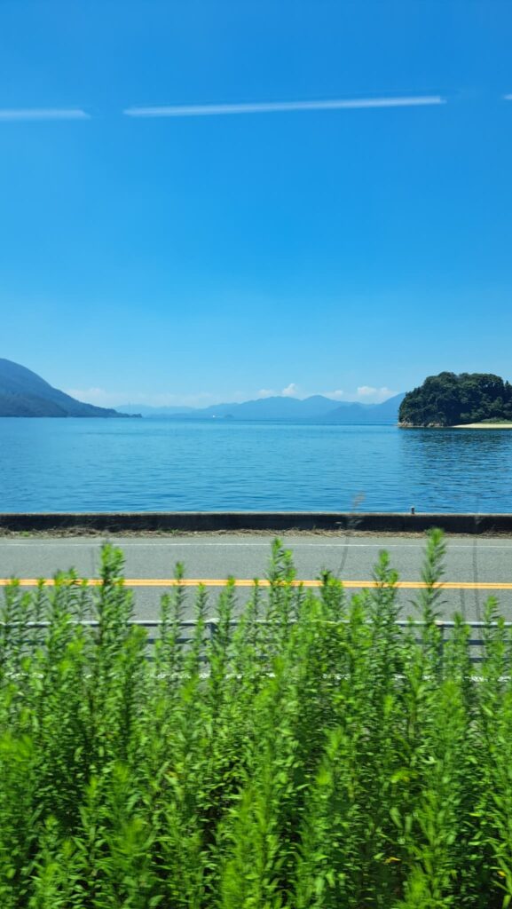 呉線から見える海