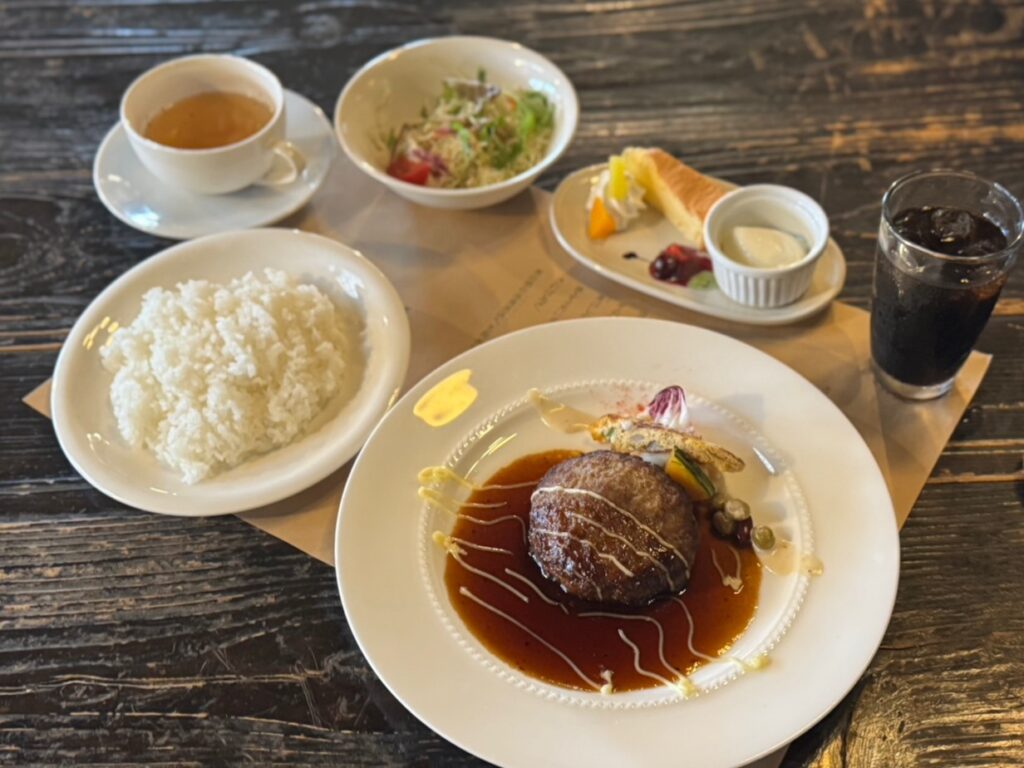 芳文のハンバーグランチ