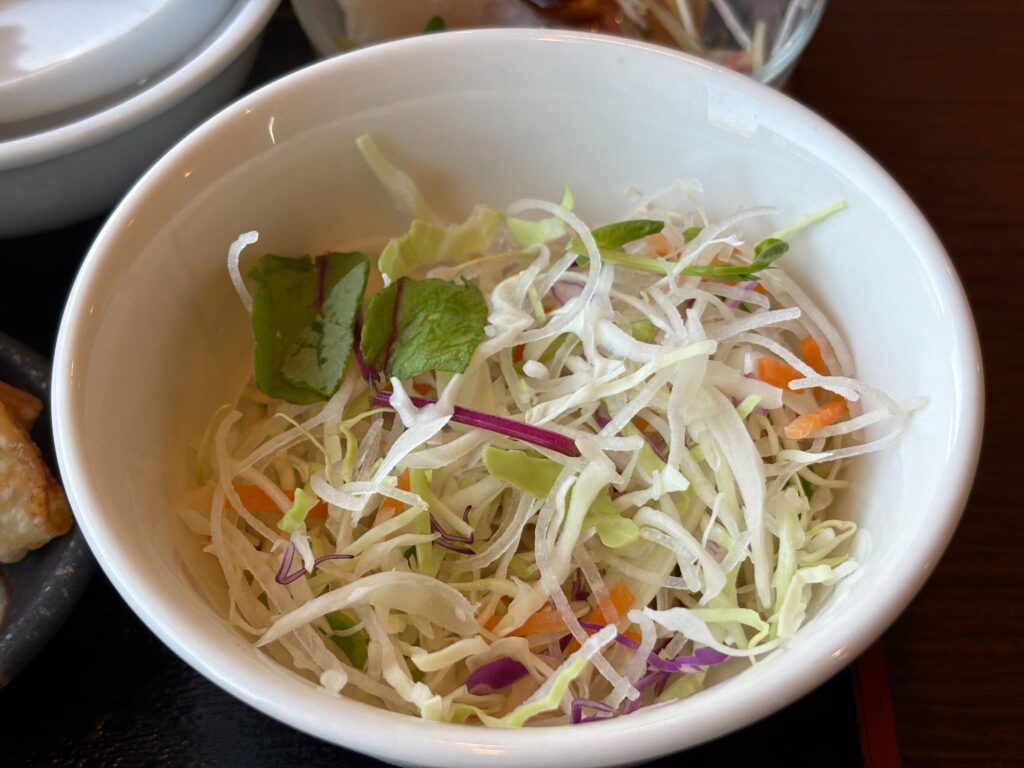 八一の麻婆豆腐ランチのサラダ