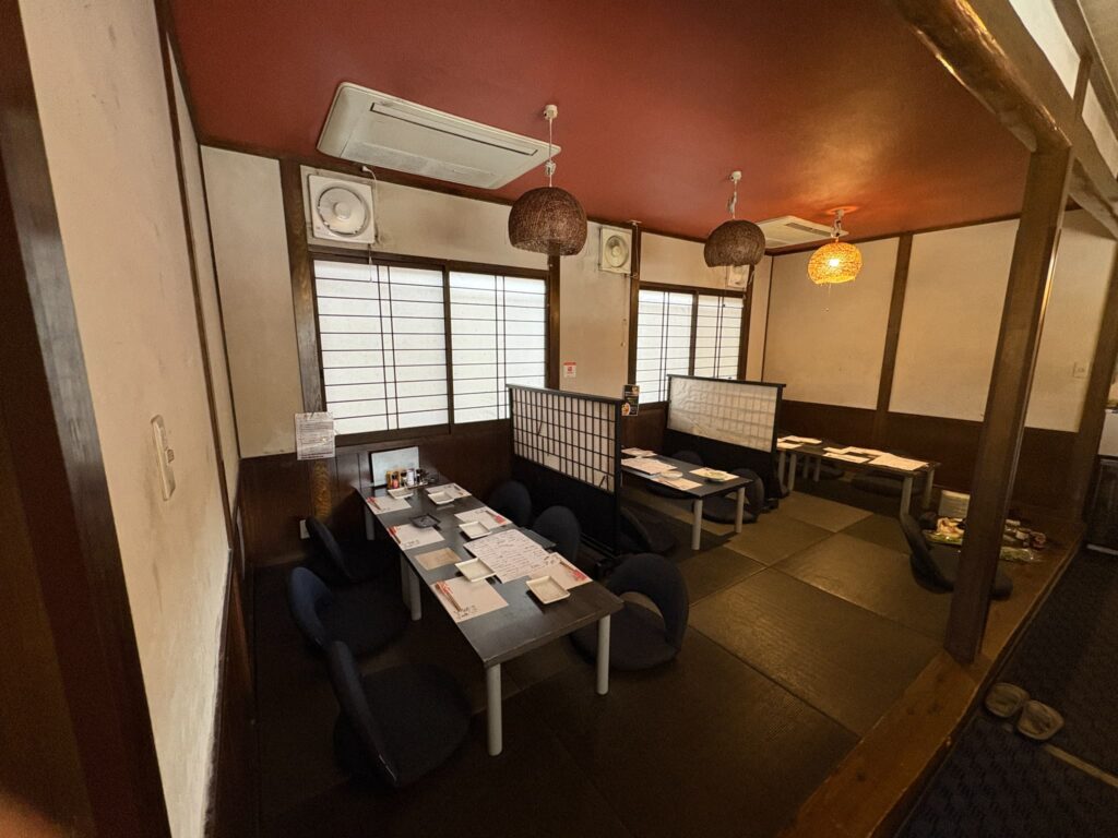 間借りカレーチッサーラの店内