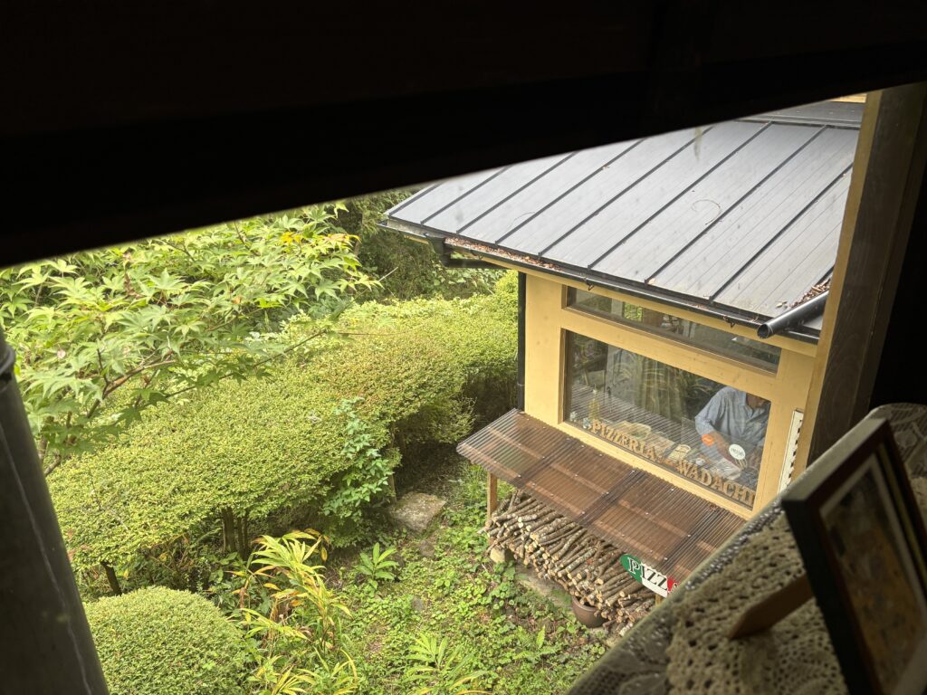 溶岩石窯ピッツァ轍 景色