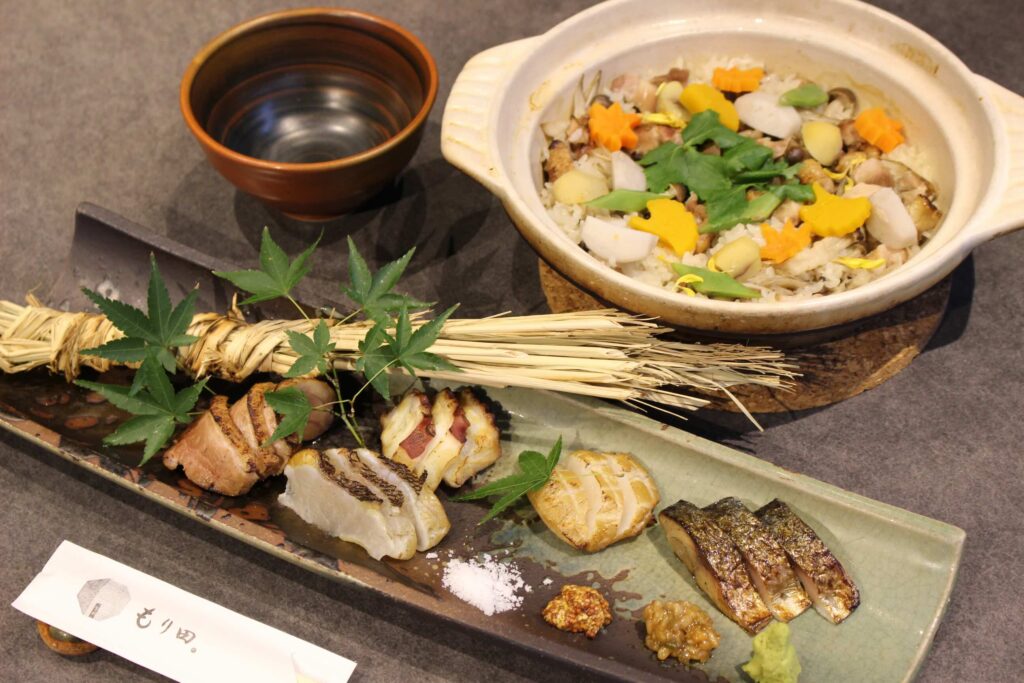 「赤鳥と秋野菜の土鍋ごはん」
「藁焼き5種」